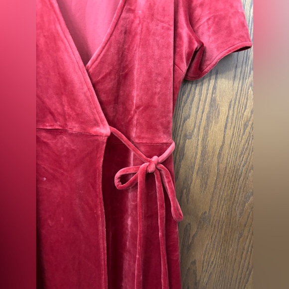 Marine Layer Red Velvet wrap dress, size M - Picture 5 of 10